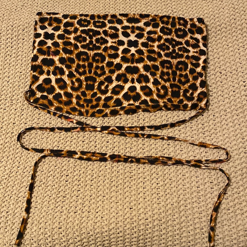 Cheetah print crop top 🐾